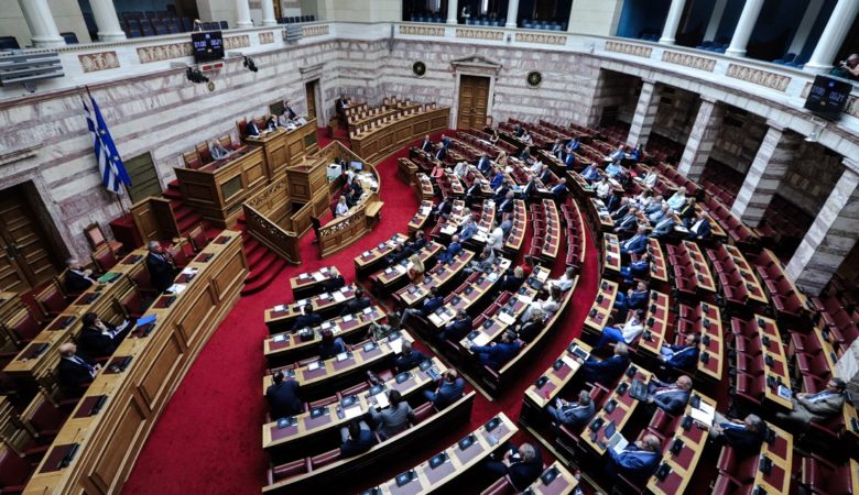 Στη Βουλή το πολυνομοσχέδιο για τις ρυθμίσεις στους ΟΤΑ και το πανεπιστημιακό άσυλο
