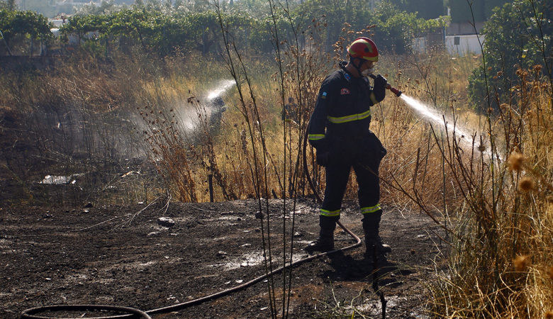 Πυρκαγιά σε χαμηλή βλάστηση στην Κερατέα