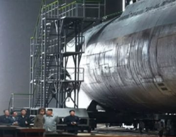 Ο Κιμ επιθεώρησε ένα νέο υποβρύχιο