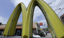 Τέλος το «Chicken Big Mac» για τα McDonald’s στην Ευρωπαϊκή Ένωση