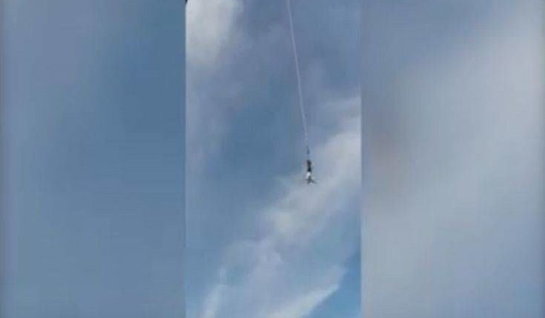 Έσπασε το σχοινί την ώρα που άνδρας κάνει bungee jumping