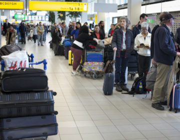 Ολλανδία: Συνεχίζονται τα προβλήματα στο αεροδρόμιο Σχίπολ