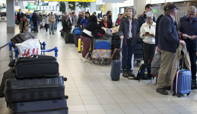 Ολλανδία: Συνεχίζονται τα προβλήματα στο αεροδρόμιο Σχίπολ