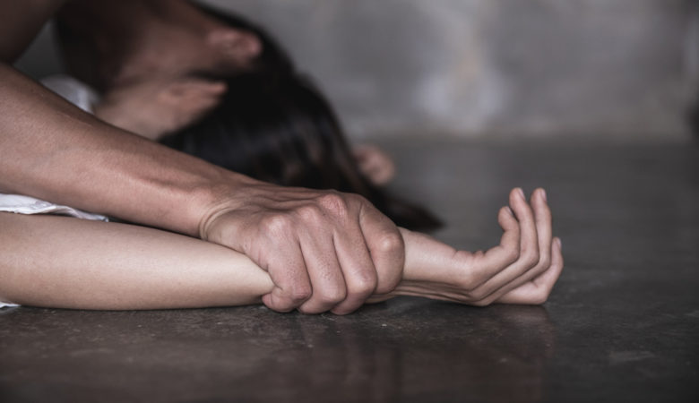 Καταγγελία από 27χρονη για βιασμό της στην παραλιακή