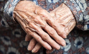 Κορονοϊός: Εξιτήριο για υπερήλικα 101 ετών στην Κρήτη που είχε εμβολιαστεί