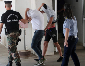 Έξι μέρες κράτηση στους επτά υπόπτους για τον ομαδικό βιασμό στην Κύπρο