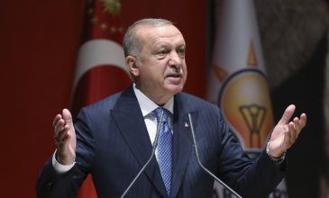 Ο Ερντογαν τα «χώνει» στο ΝΑΤΟ: Θα στηρίξετε εμάς ή τους τρομοκράτες;