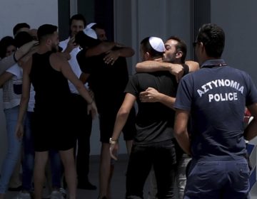 Ενώπιον Δικαστηρίου η 19χρονη Βρετανίδα μετά την ανατροπή στην υπόθεση του ομαδικού βιασμού