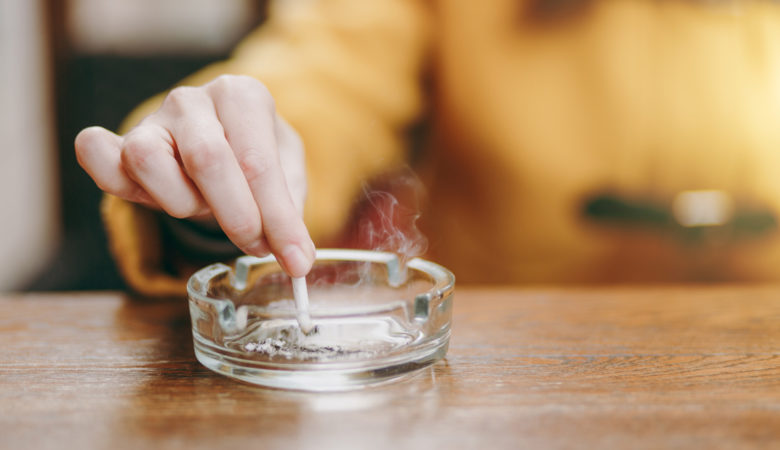 Πόσο επιβαρύνει το κάπνισμα την υγεία εν μέσω πανδημίας του κοροναϊού