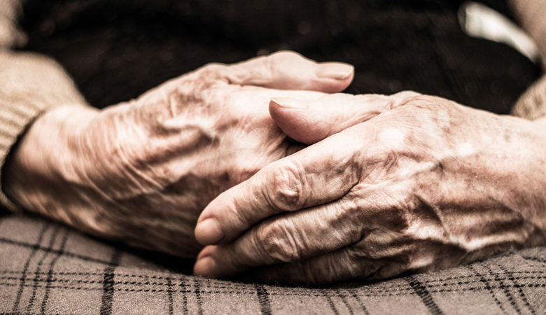 «Πρέπει να προστατέψουμε τους ηλικιωμένους στα γηροκομεία»