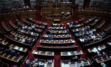 Στήριξη στο φορολογικό ν/σ παρέχουν ΣΥΡΙΖΑ, ΚΙΝΑΛ και Ελληνική Λύση