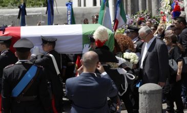 «Ζούμε έναν εφιάλτη» δηλώνει η μάνα του Αμερικανού που σκότωσε τον καραμπινιέρο