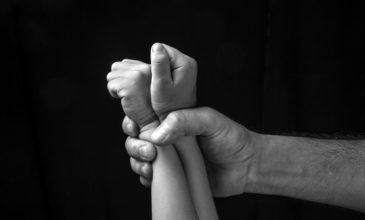Φρίκη στο Ρέθυμνο: Παππούς βίαζε την εγγονή του από 5 ετών