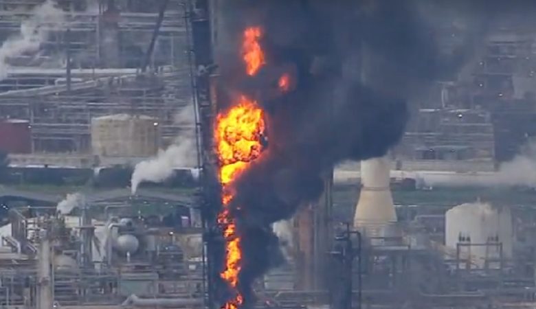 Μεγάλη πυρκαγιά σε διυλιστήριο της ExxonMobil στο Τέξας