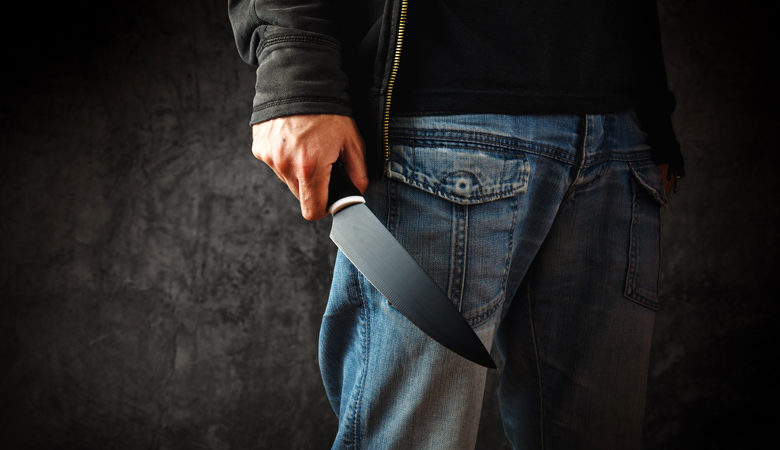 Άγιος Παντελεήμονας: Έβγαλε μαχαίρι και απειλούσε την γυναίκα του και τα παιδιά του