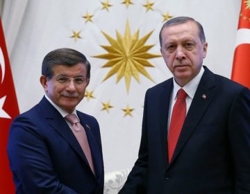 Νταβούτογλου κατά Ερντογάν: H Τουρκία χρειάζεται ένα νέο όραμα για το μέλλον