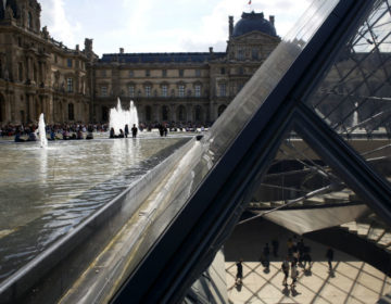 Υποχρεωτική η κράτηση για όποιον θέλει να μπει στο Λούβρο