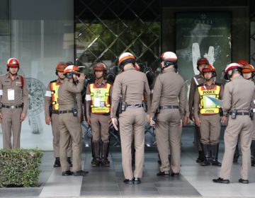 Τραυματίες στις εκρήξεις βομβών μικρής ισχύος στην Μπανγκόκ ενώ είναι σε εξέλιξη η ASEAN