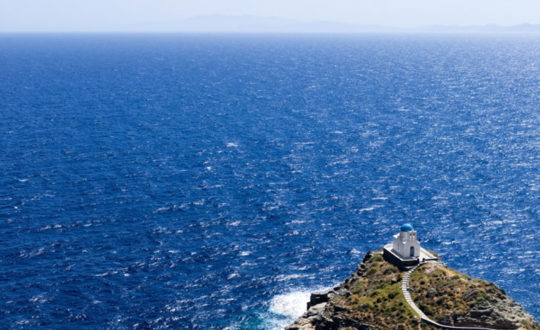 Η Σίφνος πρώτη ανάμεσα σε ελληνικά νησιά με την καλύτερη σχέση τιμής και ποιότητας υπηρεσιών, σύμφωνα με τη «Sun»