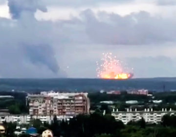 Φόβοι πως η πυρκαγιά στις αποθήκες πυρομαχικών στη Σιβηρία θα επεκταθεί