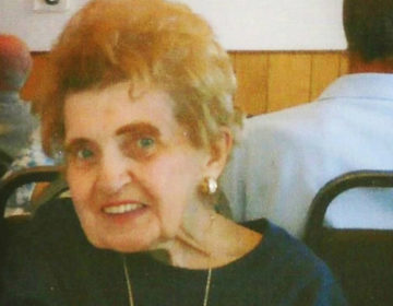 Την βρήκαν νεκρή και φαγωμένη από τον σκύλο της μέσα στο σπίτι της