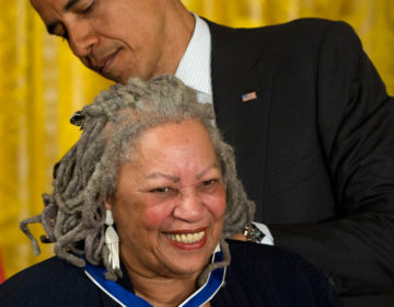 Ο Ομπάμα απέτισε φόρο τιμής στην Τόνι Μόρισον χαρακτηρίζοντάς την «εθνικό θησαυρό»