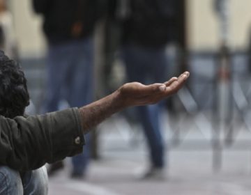 Ειδική άδεια θα πρέπει να έχουν στο εξής οι επαίτες σε πόλη της Σουηδίας