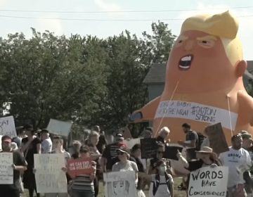 «Θερμή» υποδοχή στον Τραμπ κατά την επίσκεψή του σε τραυματίες του μακελειού στο Οχάιο