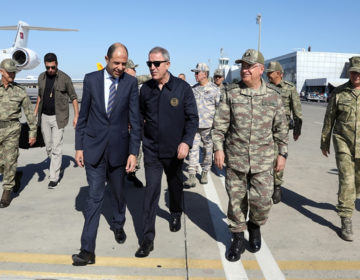 Στα κατεχόμενα ο Ακάρ ενώ οι Τούρκοι γιορτάζουν τους βομβαρδισμούς με ναπάλμ το 1964