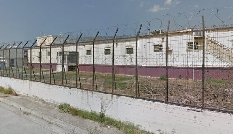 Επεισόδια μεταξύ κρατουμένων και καταστροφές στις φυλακές Βόλου