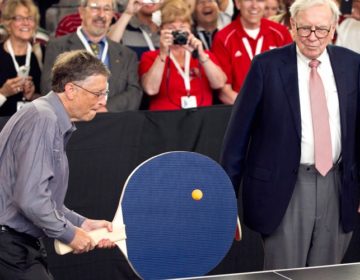 Πώς βοήθησε ο Γουόρεν Μπάφετ τον Μπιλ Γκέιτς στην πιο δύσκολη περίοδο του