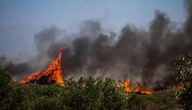 Χωρίς κίνδυνο επέκτασης η πυρκαγιά στην Ελαφόνησο