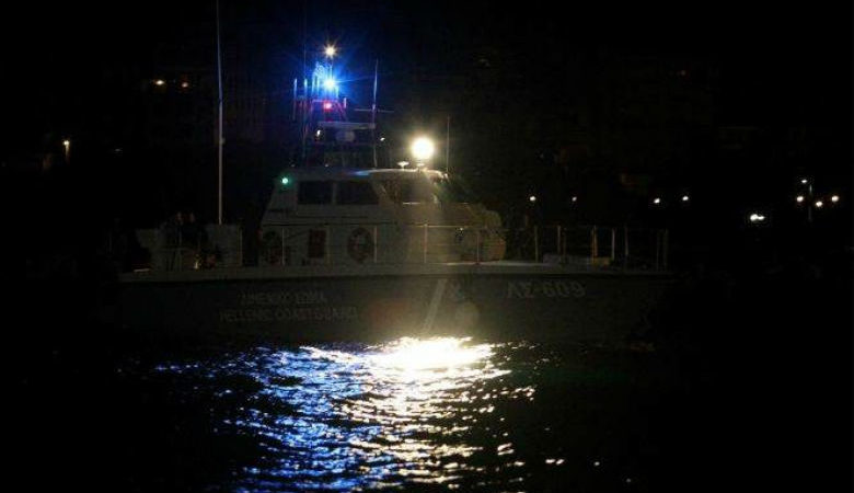 Ακυβέρνητο πλέει φορτηγό πλοίο βόρεια του Ηρακλείου στην Κρήτη