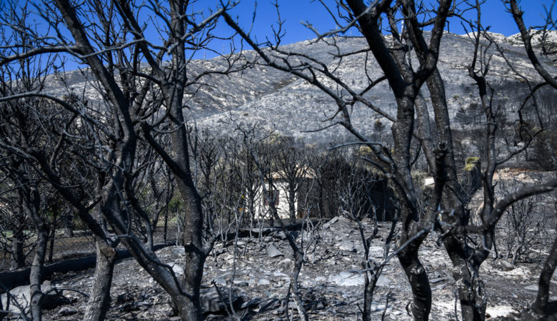 Δεκαπέντε ραδιοφωνικοί σταθμοί καταστράφηκαν από τη φωτιά στον Υμηττό