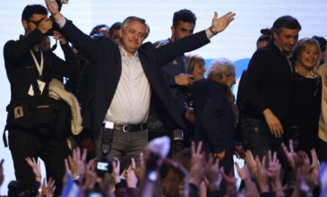 Νίκη για τον κεντροαριστερό Φερνάντες στις προκριματικές εκλογές στην Αργεντινή