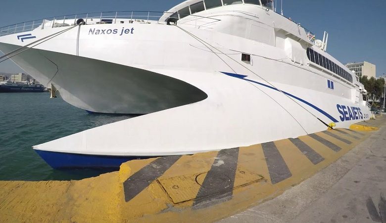 Δεμένο στη Ραφήνα το «Naxos jet» λόγω των ισχυρών ανέμων