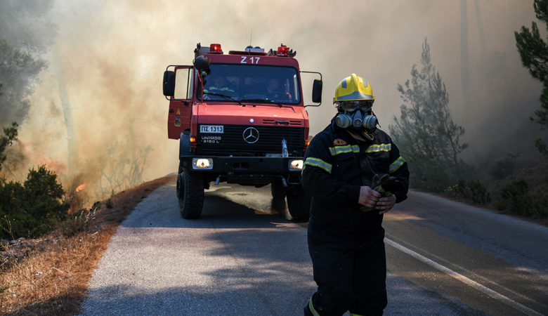 Στην Εύβοια ο γγ Πολιτικής Προστασίας, ενισχύονται συνεχώς οι δυνάμεις στο μέτωπο της πυρκαγιάς