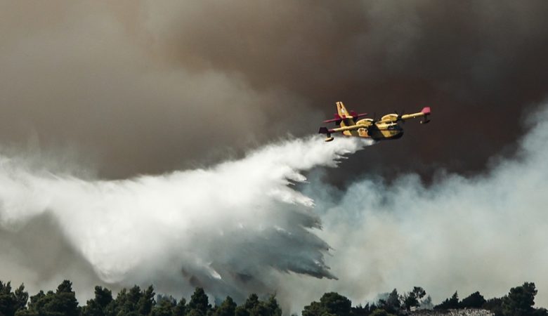Γαλλία: Η Ελλάδα στέλνει δύο Canadair για να συνδράμουν στην κατάσβεση των δασικών πυρκαγιών
