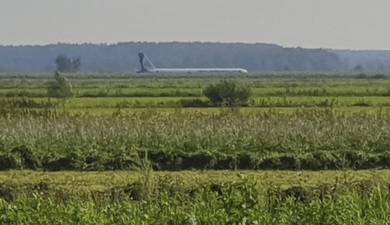 Αεροσκάφος συγκρούστηκε με πουλιά και έκανε αναγκαστική προσγείωση σε χωράφι