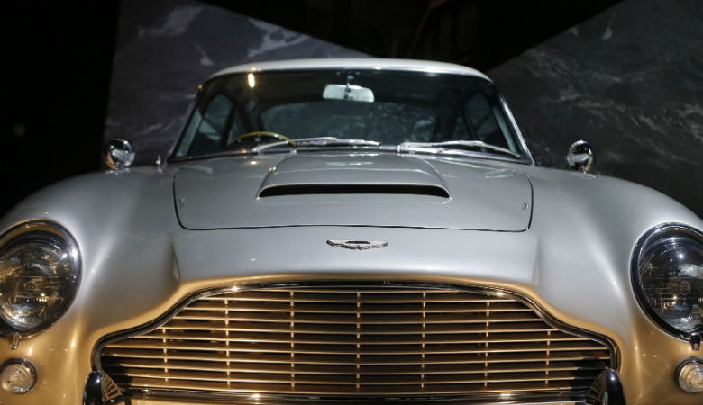 Έδωσε μια περιουσία και απέκτησε την ασημένια Aston Martin του Τζέιμς Μποντ