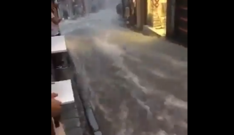Χάος στην Κωνσταντινούπολη λόγω της έντονης βροχόπτωσης