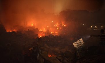 Τουλάχιστον 10.000 άνθρωποι έμειναν άστεγοι έπειτα από πυρκαγιά σε παραγκούπολη