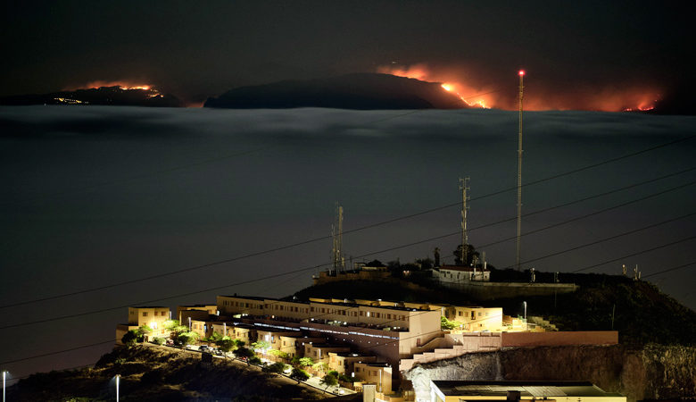 Εκτός ελέγχου η πυρκαγιά στα Κανάρια νησιά, 8.000 άνθρωποι εγκατέλειψαν τα σπίτια τους