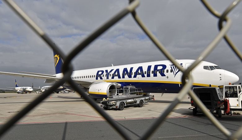 Σημείωμα για βόμβα προκάλεσε συναγερμό σε πτήση της Ryanair