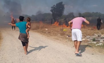 Εκκένωση χωριών μετά από νέα πυρκαγιά στην Κέρκυρα