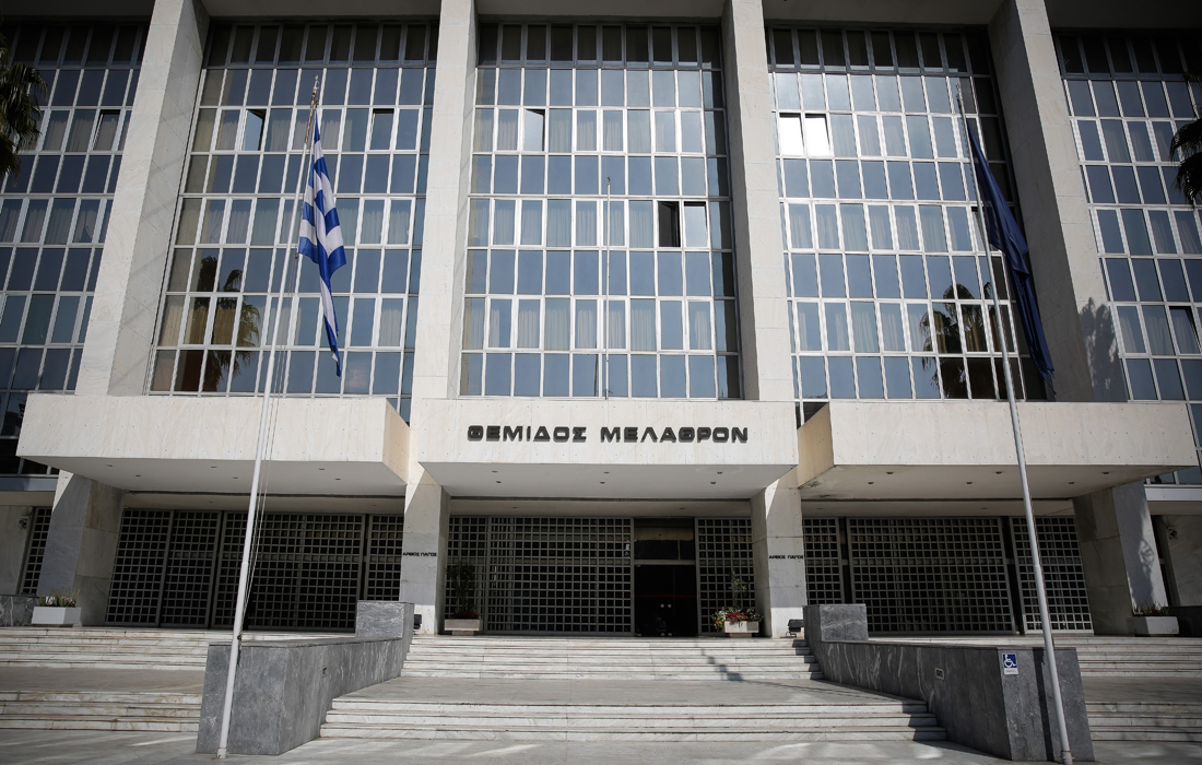 Νέα παρέμβαση της προέδρου του Αρείου Πάγου για ελεύθερη πρόσβαση στις παραλίες
