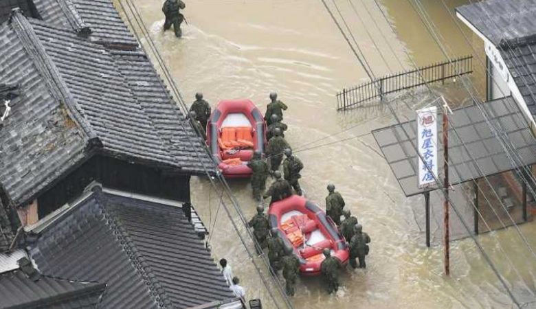 Εκκενώνονται περιοχές της Ιαπωνίας για το φόβο πλημμυρών