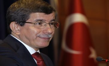 «Τελειώνει» τον Νταβούτογλου από το AKP ο Ερντογάν