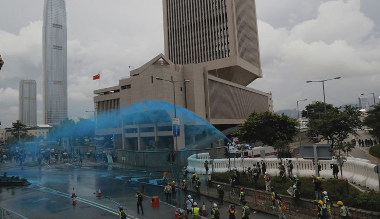 Νέες συγκρούσεις διασηλωτών με την αστυνομία στο Χονγκ Κονγκ