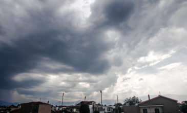 Καιρός: Ραγδαία επιδείνωση τις επόμενες ώρες – Βροχές, καταιγίδες και χαλάζι